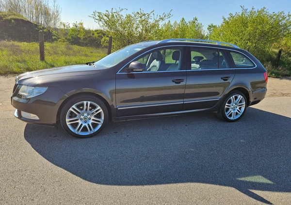 Skoda Superb cena 27900 przebieg: 301871, rok produkcji 2010 z Starogard Gdański małe 466